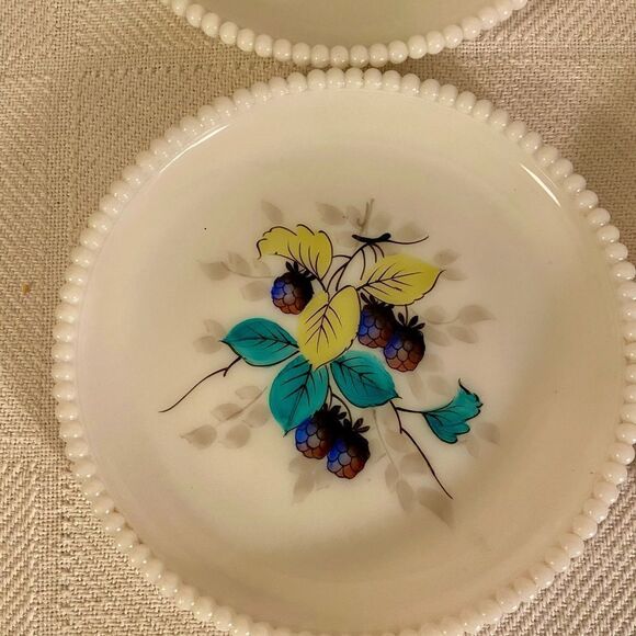 Vtg Set Of 4 WESTMORELAND Hobnail Edge Painted Milk Glass Plate Blackberries. - Picture 6 of 7